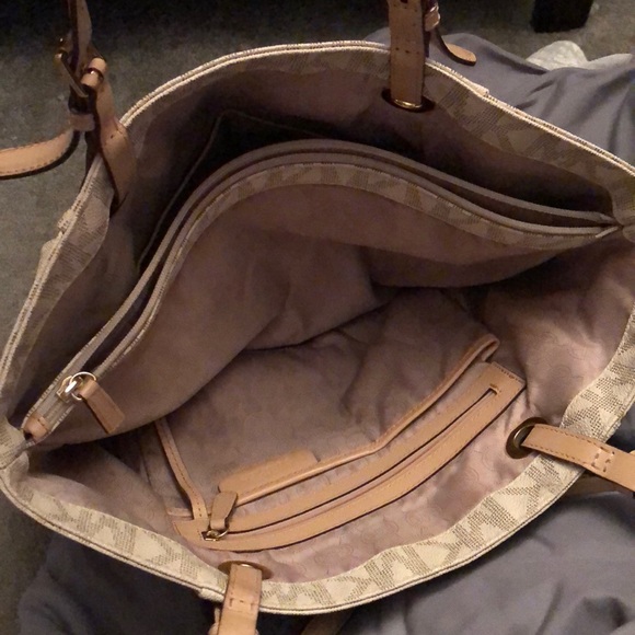 Michael Kors Logo Tote - Picture 4 of 5